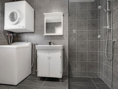 Adelaide Holiday Homes - Accommodation Sunshine Coast 3