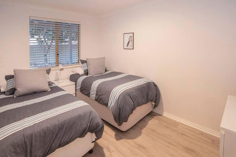 Eagle Bay Summerhaus - Accommodation Sunshine Coast 4