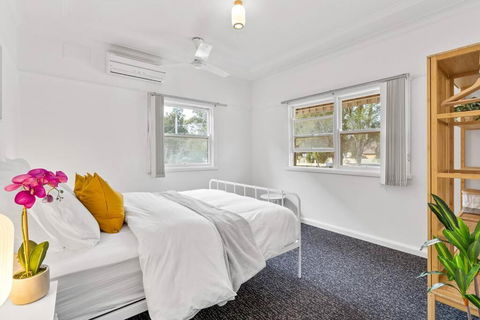 East Hills Waterfront Bliss - Accommodation Sunshine Coast 1