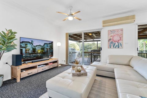 East Hills Waterfront Bliss - Accommodation Sunshine Coast 3