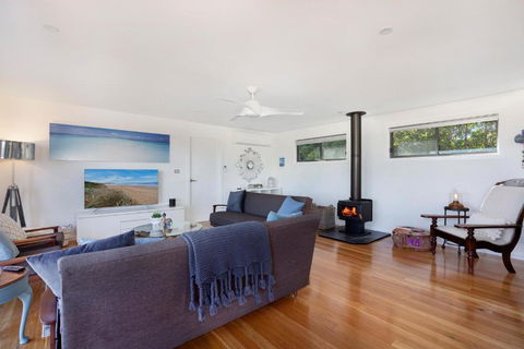 EAST52A - Lake Views - Accommodation Sunshine Coast 1