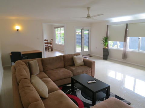 Edge Hill Clean & Green Cairns, 7 Minutes From The Airport, 7 Minutes To Cairns CBD & Reef Fleet Terminal - Accommodation Sunshine Coast 0