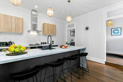 EDW19 - Stylish 2-Bed, 2-Bath Townhose In Drummoyne - Accommodation Sunshine Coast 0