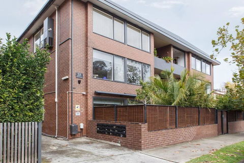 Edge Of Elwood - Unwind In Style By St Kilda Beach - Accommodation Sunshine Coast 3