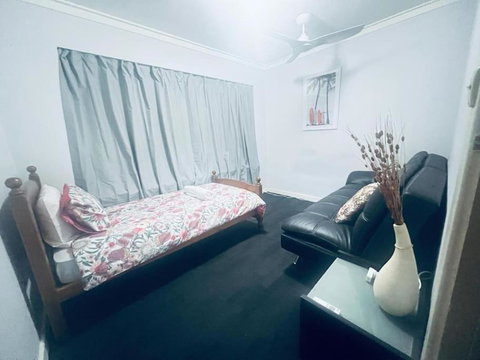 Elegant And Spacious Home + Gym - Accommodation Sunshine Coast 4