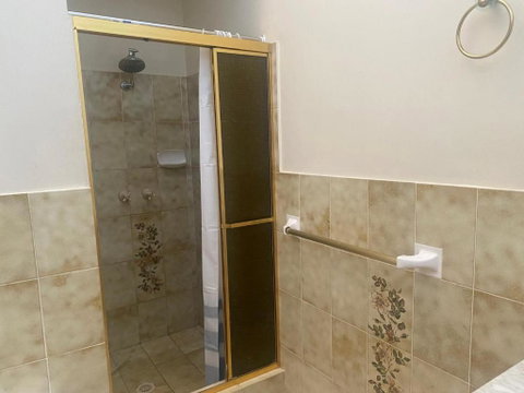 Elegant Castlehill Stay - Accommodation Sunshine Coast 4