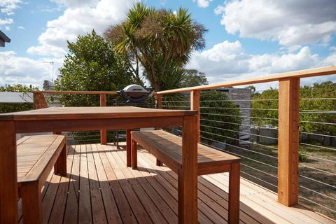Enjoy A Renovated Retreat With Outdoor Bath - Accommodation Sunshine Coast 1
