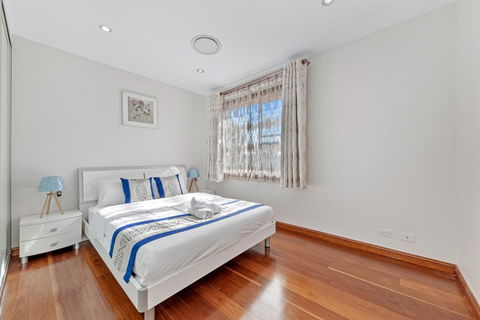 Exquisite Chinese Style Garden - Accommodation Sunshine Coast 1