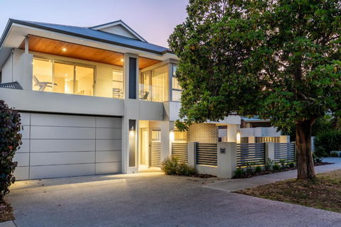 Family Vacation Escapade Shops Beach And Sun Await - Accommodation Sunshine Coast 3