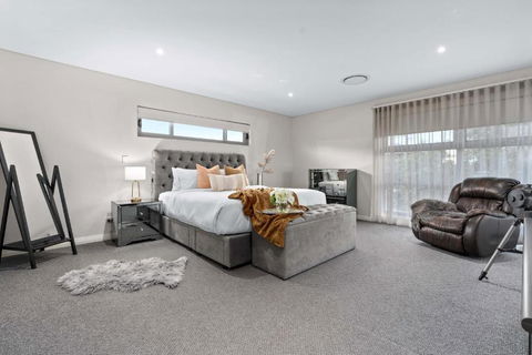 Family Vacation Escapade Shops Beach And Sun Await - Accommodation Sunshine Coast 4