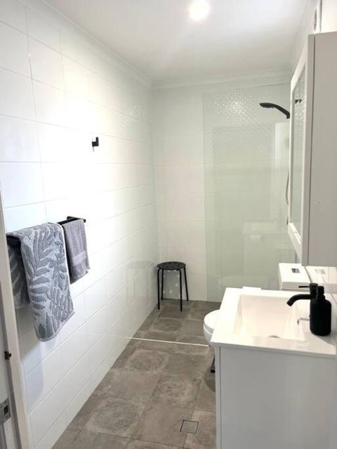 Gabba Central 2 Separate Homes 1 Block 6 Bdrms - Accommodation Sunshine Coast 3