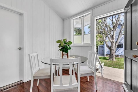 Gabba Central 2 Separate Homes 1 Block 6 Bdrms - Accommodation Sunshine Coast 4
