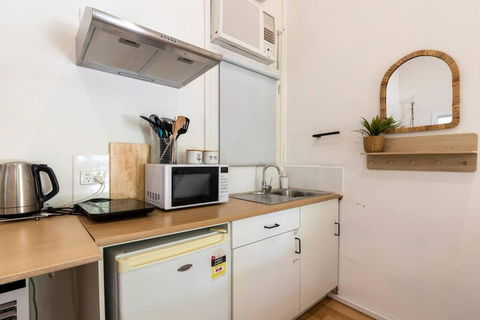 Gawler Townhouses 1C , 1 Queen Bed - Accommodation Sunshine Coast 4