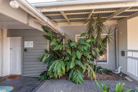 Gawler Townhouses 1C , 1 Queen Bed - Accommodation Sunshine Coast 2