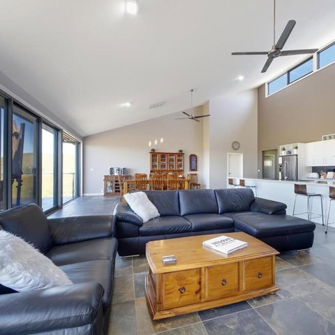 GOULBURN ALPACA FARM STAY - Accommodation Sunshine Coast 1
