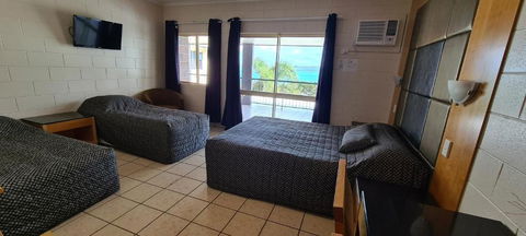 Grand Hotel - Accommodation Sunshine Coast 4