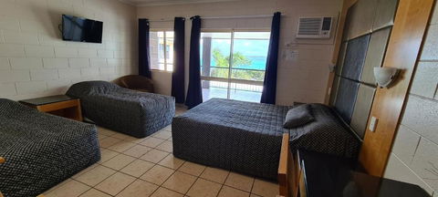 Grand Hotel - Accommodation Sunshine Coast 2