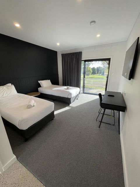Harden Country Club Motel - Accommodation Sunshine Coast 0
