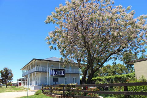 Harden Country Motel - Accommodation Sunshine Coast 0