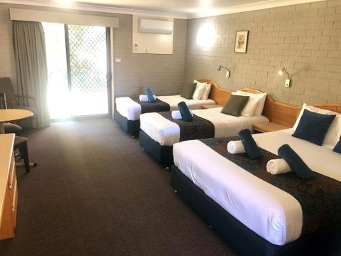 Hilltops Retreat Motor Inn - Accommodation Sunshine Coast 2