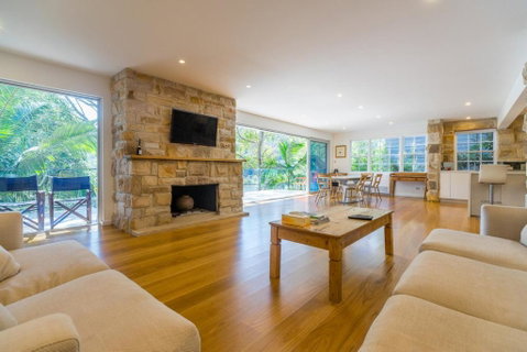 Hidden Beauty - Waterfront - Accommodation Sunshine Coast 2