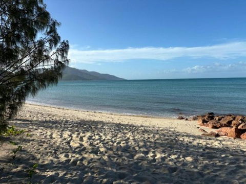Hideaway Reef Cottage - Accommodation Sunshine Coast 0