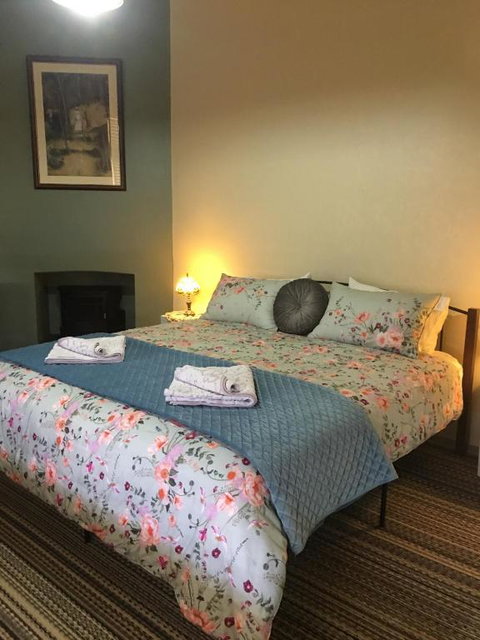 HISTORIC STAR LODGE And STATION MASTERS HOUSE NARRANDERA - Accommodation Sunshine Coast 3