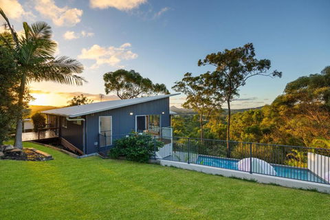Hinterland Dreamers Poolside Retreat - Accommodation Sunshine Coast 3