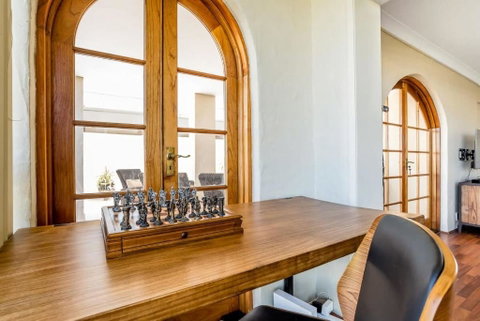 Inner City Pad Indooroopilly - Accommodation Sunshine Coast 1