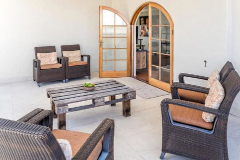 Inner City Pad Indooroopilly - Accommodation Sunshine Coast 3