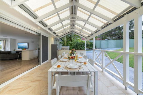 Illaroo House 16 Verona Rd - Pet Friendly, Boat Parking, Wi-Fi - Accommodation Sunshine Coast 0