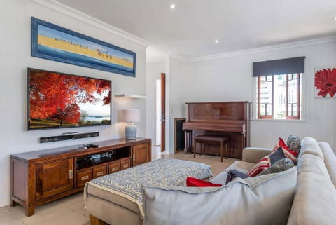 Homely Hideaway Bardon - Accommodation Sunshine Coast 1
