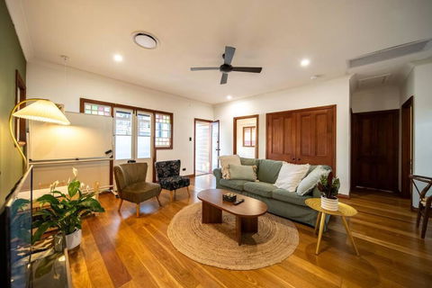 House Of Fairy Wren -Charming Queenslander Cottage Mins Drive To Brisbane CBD And Gabba Stadium! - Accommodation Sunshine Coast 0