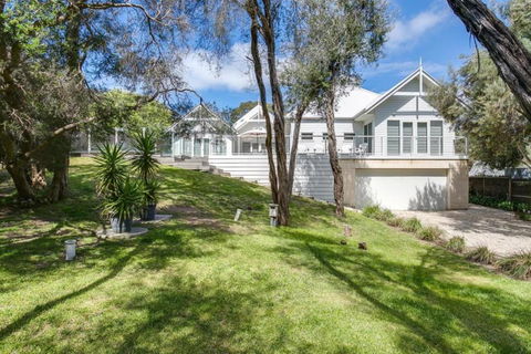 Idyllic Beach House Blairgowrie - 100m To Foreshore, 700m Walk To Village - Accommodation Sunshine Coast 3