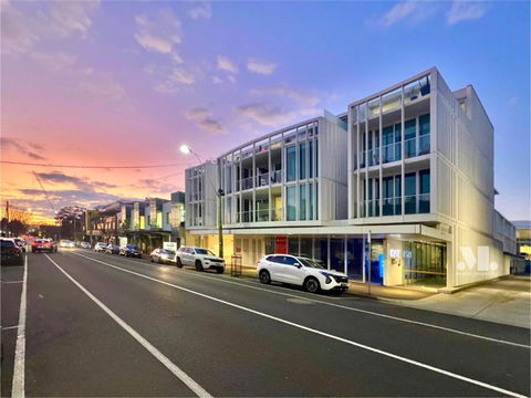 Indulge Luxury Holiday Near Brighton Beach With Private Garden Parking - Accommodation Sunshine Coast 2