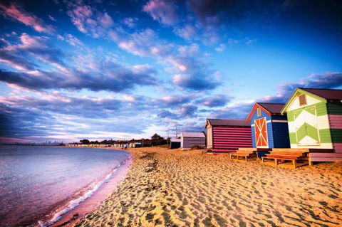 Indulge Luxury Holiday Near Brighton Beach With Private Garden Parking - Accommodation Sunshine Coast 3