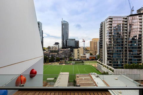 Industrial Chic Balcony Abode Near Chapel Street - Accommodation Sunshine Coast 2