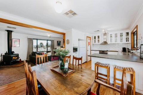Idyllic Farm Stay Seclusion At Ithaca Cottage - Accommodation Sunshine Coast 3