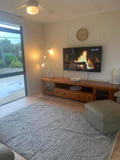 Investigator Beach Breeze Apartments U1 - Accommodation Sunshine Coast 2