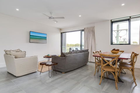 Ishtar Apartment 4- Best Water Views - Accommodation Sunshine Coast 3
