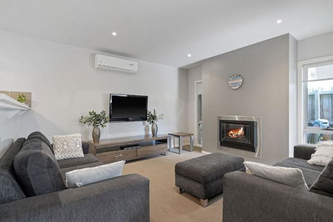 Island Oasis - Accommodation Sunshine Coast 2