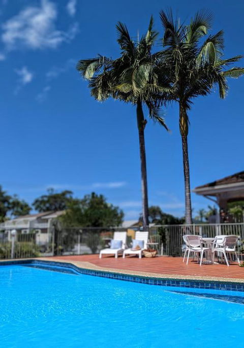 Island Palms Motor Inn - Accommodation Sunshine Coast 0