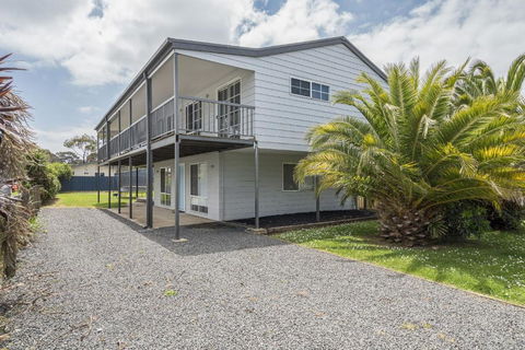 Island Retreat - Pet Friendly - Accommodation Sunshine Coast 0
