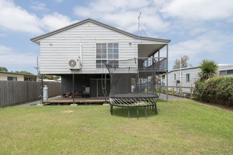 Island Retreat - Pet Friendly - Accommodation Sunshine Coast 1