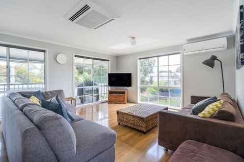 Island Retreat - Pet Friendly - Accommodation Sunshine Coast 3