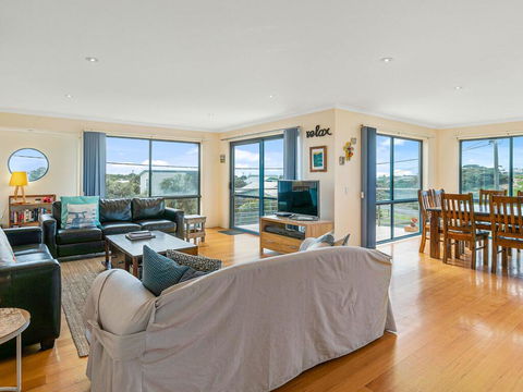 Adnajur - Accommodation Sunshine Coast 1