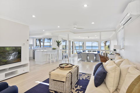 Adrift Retreat - St Georges Basin Waterfront Home - Accommodation Sunshine Coast 0