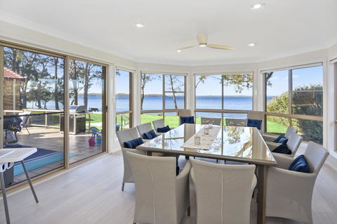 Adrift Retreat - St Georges Basin Waterfront Home - Accommodation Sunshine Coast 2