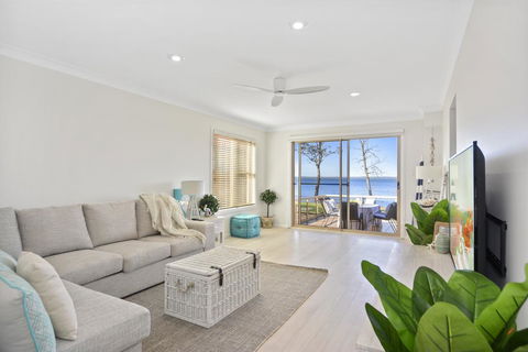 Adrift Retreat - St Georges Basin Waterfront Home - Accommodation Sunshine Coast 1