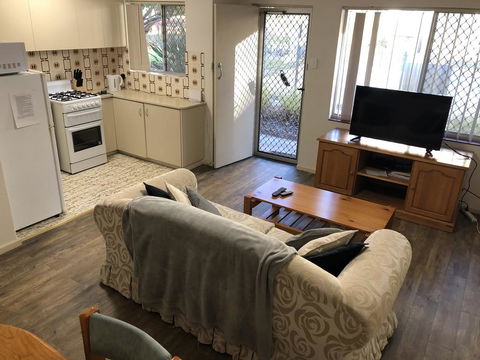Affordable Comfortable Inglewood Apartment+Pool - Accommodation Sunshine Coast 3